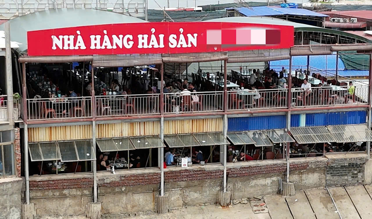 Nhà thờ đổ hút hồn khách bở vẻ đẹp hoang sơ - 0