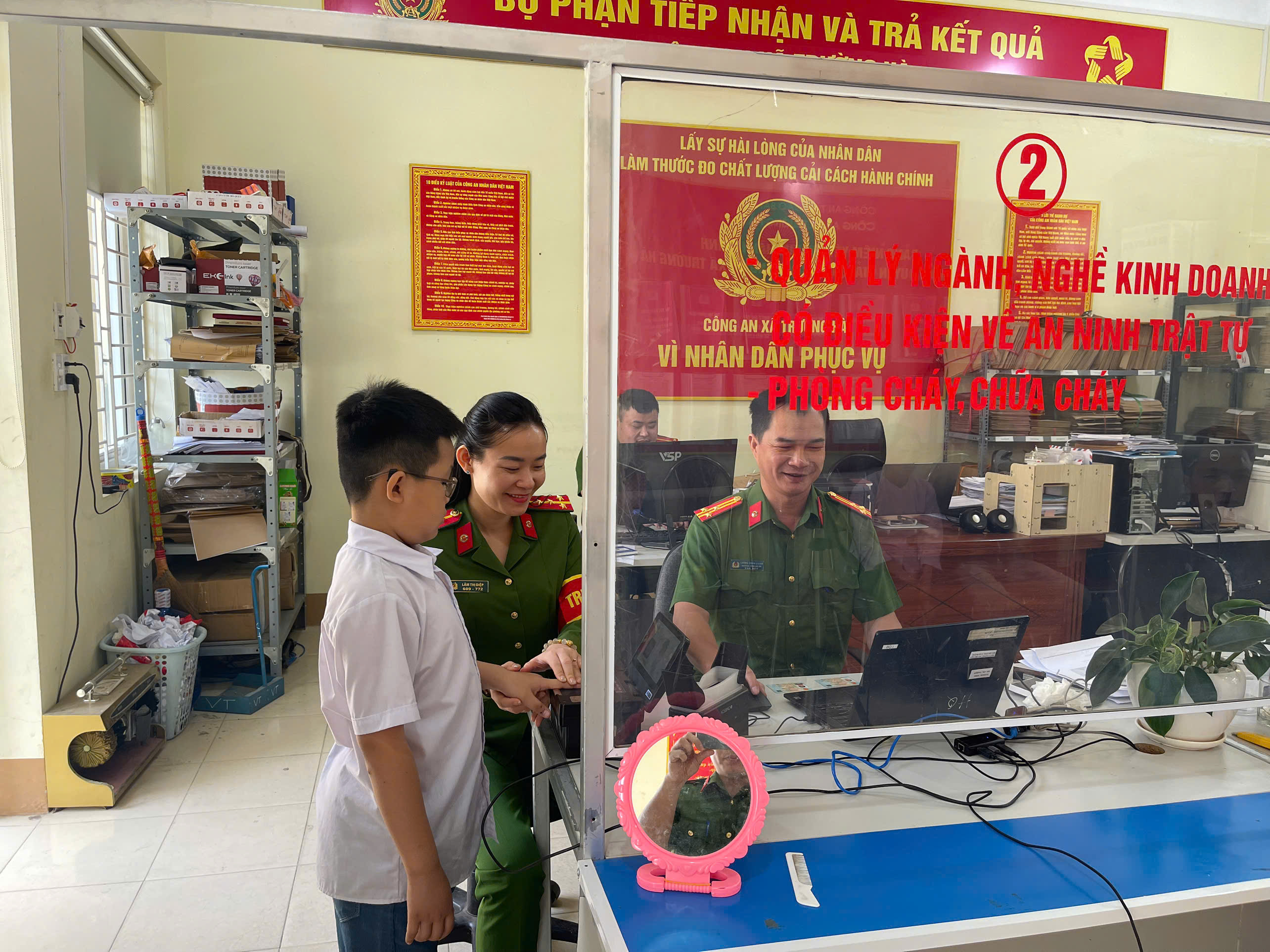 Cao Bằng: Xuyên lễ cấp căn cước, định danh điện tử cho người dân vùng cao - 0