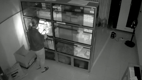 Camera "tóm gọn" nữ Trạm trưởng y tế trộm thuốc bán ra ngoài