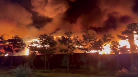 Cháy lớn tại nhà máy sợi rộng 4000m2 ở Đồng Nai