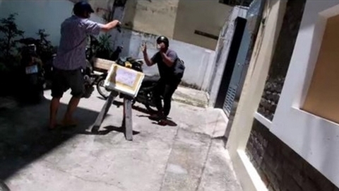 Cảnh sát hình sự truy đuổi như phim, khống chế tên cướp trên phố