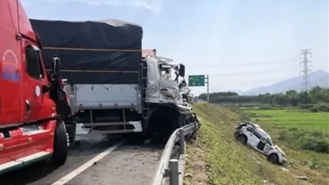 Tai nạn liên hoàn trên cao tốc Cam Lộ - La Sơn, ba người thương vong