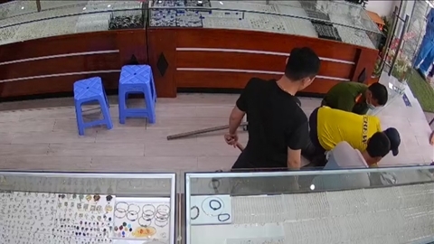 Bắt đối tượng dùng dùi cui điện cướp tiệm vàng ở Phú Thọ