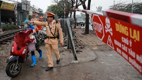 Kiểm tra, đảm bảo an toàn hành lang đường sắt ở Hà Nội