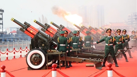 Nghi thức bắn đại bác tại Lễ kỷ niệm 50 năm Giải phóng miền nam, thống nhất đất nước
