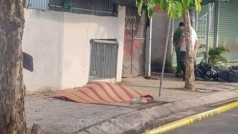 Chạy xe tốc độ cao lao vào nhà dân, 2 sinh viên nước ngoài thương vong