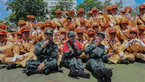 Nghệ sĩ thắp lửa tinh thần cho chiến sĩ trên thao trường A80