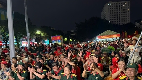 Món quà tặng bất ngờ lúc nửa đêm