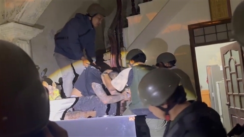 Cảnh sát tấn công, bắt giữ ổ nhóm mua bán ma tuý có súng và lựu đạn