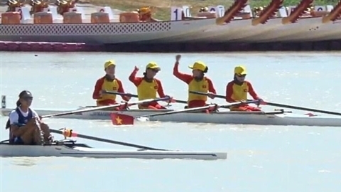 Khoảnh khắc vỡ oà của 4 tay chèo Việt Nam khi đoạt Huy chương Vàng SEA Game