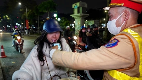 CSGT Hà Nội hóa trang xử lý “ma men” gần quán nhậu