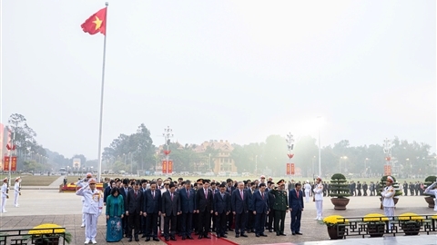 Đại biểu dự Đại hội XIV của Đảng vào Lăng viếng Chủ tịch Hồ Chí Minh