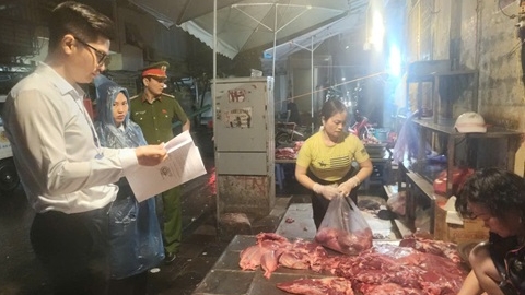 Hà Nội kiểm tra khu bán buôn thịt bò ở Hoàn Kiếm, phát hiện nhiều vi phạm