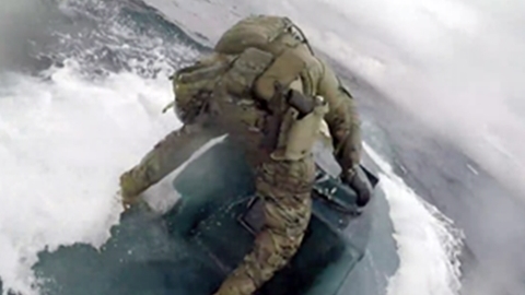 Nghẹt thở cảnh  tuần duyên Mỹ truy đuổi tàu ngầm chở 8 tấn ma túy