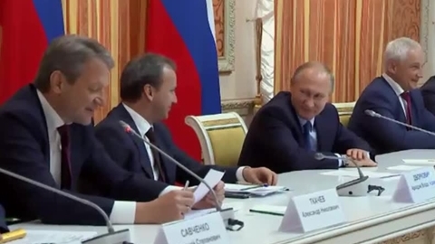 Tổng thống Putin ôm mặt cười trước đề nghị xuất thịt lợn sang Indonesia