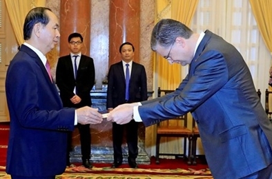国家主席陈大光接受三国新任驻越大使递交的国书