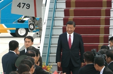 中共中央总书记、国家主席习近平抵达越南岘港国际机场