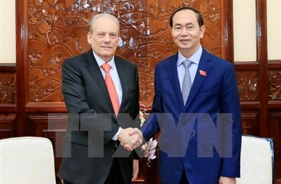 越南国家主席陈大光会见乌拉圭驻越大使