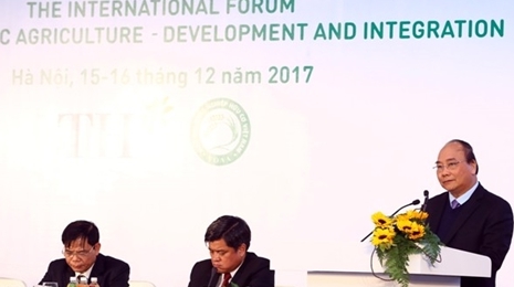 阮春福总理出席有机农业国际论坛全体会议