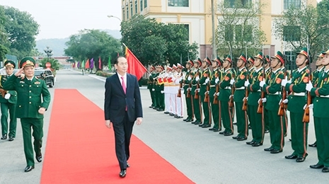 越南国家主席陈大光：第一军区增强战斗力 维护国家独立主权和领土完整