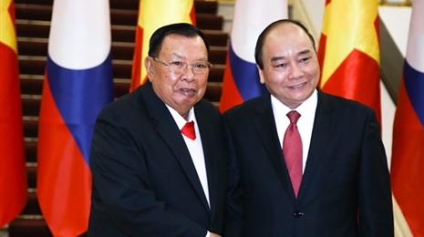越南政府总理阮春福会见老挝人民革命党中央委员会总书记本扬•沃拉吉