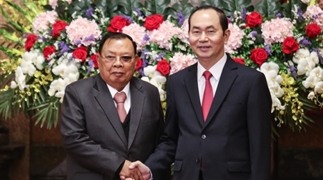 越南国家主席陈大光会见老挝人民革命党中央总书记、国家主席本扬·沃拉吉