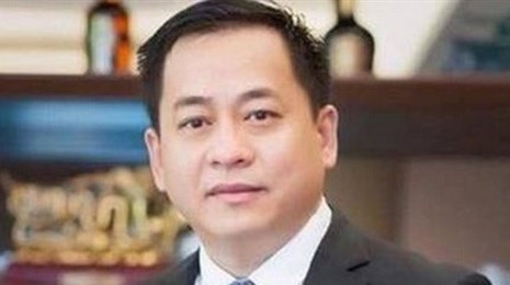 越南公安部抓获被引渡回国的嫌犯潘文英武