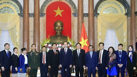 越南国家主席陈大光会见老挝最高人民法院院长坎潘·西提丹帕