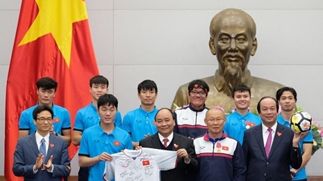 政府总理阮春福：学习并发挥越南U23足球队的意志力