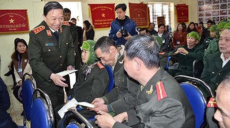 苏林部长莅临儒关伤病疗养中心并向伤病兵赠送慰问品