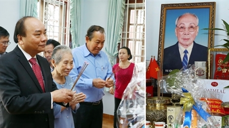 政府总理阮春福敬香缅怀原国家和政府领导人