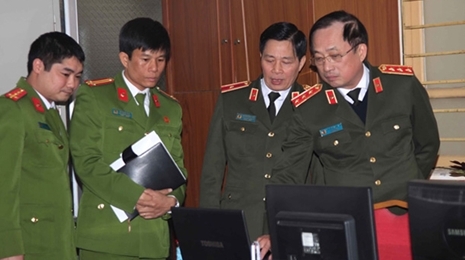 越南公安部副部长阮文成视察海防市公安局
