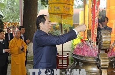 越南国家主席出席新春敬香祭祖仪式