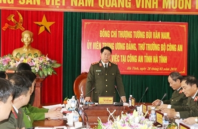 越南公安部副部长裴文南视察河静省公安厅