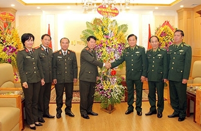 越南公安部副部长裴文南祝贺边防部队传统日59周年