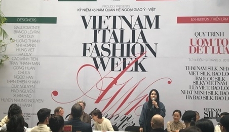 庆祝越意建交45周年之2018年越南-意大利秋冬时装周在河内举行