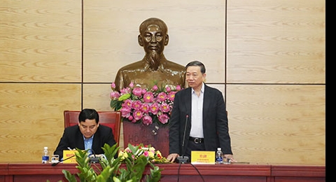 越南公安部部长苏林与义安省常务委员会举行工作会议