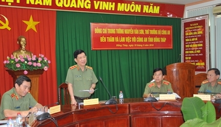 越南公安部副部长阮文山赴同塔省公安厅视察