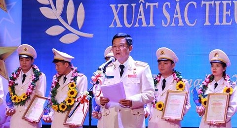 越南河内市公安局10名模范公安青年获表彰