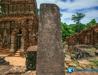 美山世界文化遗产的梵文文碑将被翻译成越南语和英语