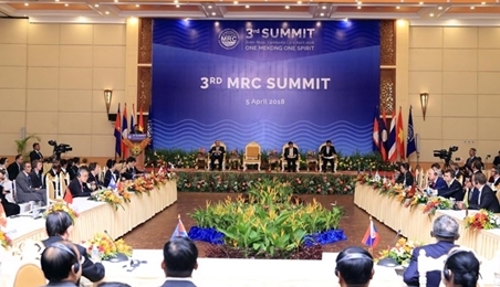越南政府总理阮春福出席湄公河委员会第三届峰会