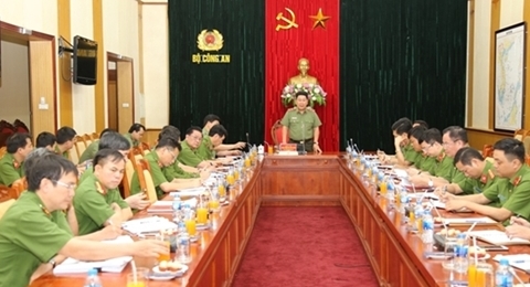 越南公安部副部长要求各省市消防警察与搜救警察力量加强消防工作