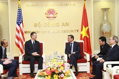 越南公安部部长苏林会见美国驻越南大使