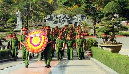  西南部特种警察团在昆仑岛举行多项富有意义的活动
