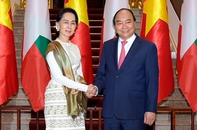 政府总理阮春福与缅甸国务资政兼外长昂山素季举行会谈