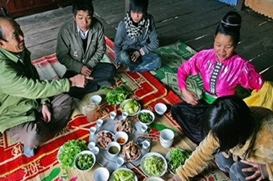 西北地区泰族酒席上的信仰文化