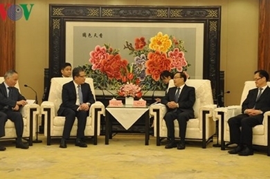 越南驻华大使邓明魁会见重庆市长唐良智