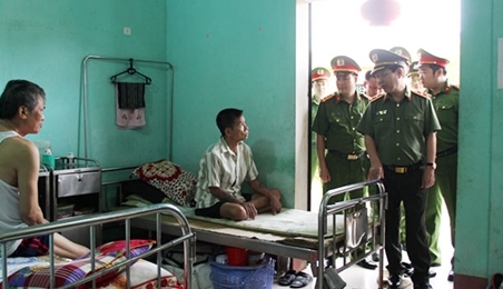 越南公安部副部长阮文山视察玉李监狱