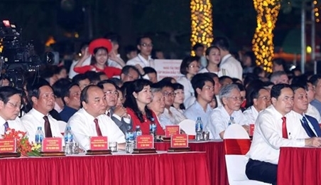 政府总理阮春福出席海防市2018年凤凰花节开幕式