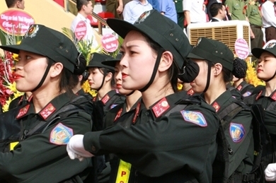 人民警察学院成立50周年庆祝大典中的“铁玫瑰”